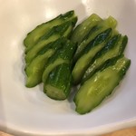 焼き鳥 あじまる 祷 - きゅうりの浅漬け