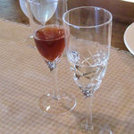 レストラン土手 - ＜5月＞食前酒（自家製ワインと梅ジュース）