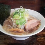 ラーメン 岩佐 駅前店 - 塩とんこつ野菜７００円。見た目もお上品です