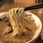 博多金龍 - 麺は こんなん