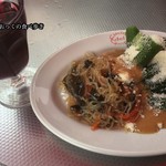 クッチーナ デル カンポ - サラダと赤ワイン