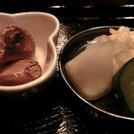 スモークソルト - 「黒にんにくと浅漬け」：スモーク料理意外にも、おつまみは充実じています！