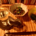 小料理バー　こまき - ほうれん草おひたし・鳥肝煮と日本酒