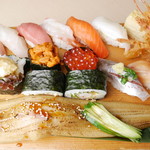 Edomae Bikkurizushi - びっくり寿司　びっしり1.5人前。他とは比べものにはならない。他店圧倒。オールスター。「大名穴子」のボリューム感、大とろ、中とろ、ぼたん海老、あじ、えんがわ、白身、うに、いくら、サーモン、玉子、海老天巻です！びっくり寿司の醍醐味