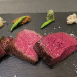 あもん ヨコ - 炉釜焼き塊肉ステーキ　ズームアップ