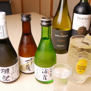 享受一杯精心挑選的清酒和燒酒，讓今晚的壽司味道更加濃鬱。