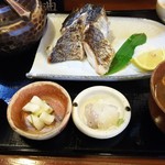 魚めし 竹亭 - ニベの焼魚定食