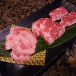 焼にく 和牛食堂 - 左から…常陸牛カルビ、赤城牛厚切カルビ、赤城牛はらみ