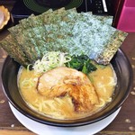 日の出らーめん - ラーメン710円麺硬め。海苔増し100円。