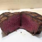 多良間牛 ダグズ・グリル - 多良間牛ヒレの断面