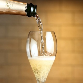 confiance シャンパンバー&カフェ_0