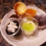 焼にく 和牛食堂 - 自家製チーズケーキ ・自家製ガトーショコラ ・手作りカラメルソースのカスタードプリン ・濃厚チョコババロア ・レアチーズ ・コーヒーゼリー