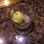 焼にく 和牛食堂 - 抹茶アイスと黒ごまアイス