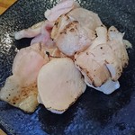 らーめん専門 和海 - 鶏のレアチャーシューはしっこ200円込。炙ってます。