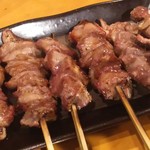 炭火串焼 初代バッジョ - カシラ、タン、砂肝