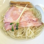 麺は昆布出汁の中に浮いている