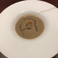 ワカヌイ グリル ダイニング バー 東京 - 栗とポルチーニ茸のスープ
