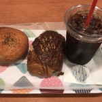 NIKI BAKERY - ピロシキ、パンオショコラ、アイスコーヒー