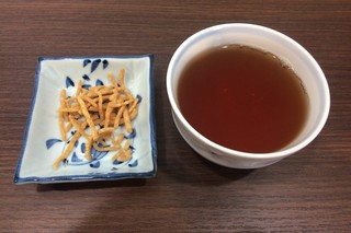Kouru - そばの揚げたものとお茶