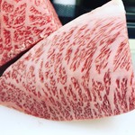 炭火焼肉　ひよりや - 鹿の子牛イチボ
