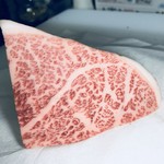 炭火焼肉　ひよりや - 鹿の子牛イチボ