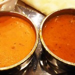 Krissh Indian Restaurant - バターチキンカレー（左）、マトンカレー（右）