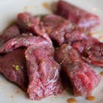 焼肉道場 ローヤル 養老本店 - 2017.11 牛たんぶつ切り焼（380円）