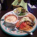 レストラン　コンキリエ - ディナープレートはグラスワインもついてお得！！