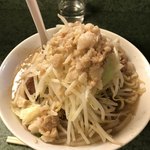 ラーメン二郎 新宿小滝橋通り店 - ラーメン。（750円）ヤサイ、アブラカタマリ