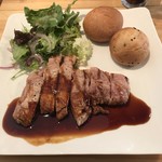 CHEERS GRILL wine rocks - 筑波山熟成もち豚のトンテキ。
      税込950円。
      美味し。