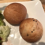 CHEERS GRILL wine rocks - パン。
      美味し。