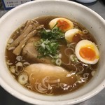 3104丁目 - ラーメン(醤油) ※味玉1つはクーポンサービス
