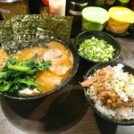 家系ラーメン クックら - ラーメン並 ¥680  チャーシューまぶし¥80  
            万能ねぎ¥100