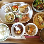 インディ庵 - 見よ!!　この10種盛りランチを!!