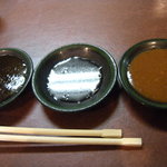 ステーキの志摩 - タレ３種・一番右が味噌ダレ