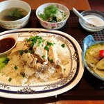 タイ居酒屋 トンタイ - セットには、サラダ、デザート、プラス100円でミニグリーンカレーをつけました