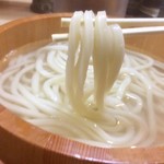 麺匠 くすがみ - 細くて硬めの麺
            これ系はファンが多いと思う