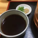 麺匠 くすがみ - つけ出汁と薬味(生姜少なっ)