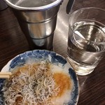 平野屋 - ジャコおろし＋熱燗