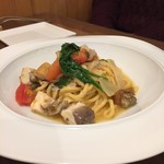 クッチーナ・カーザリンガ・フェルマータ - サゴシと菊菜の白ワインソース