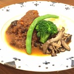 クッチーナ・カーザリンガ・フェルマータ - 豚スネ肉の赤ワイン煮込み