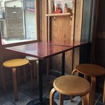 やきとんひなた - テラス風のテーブル席