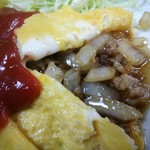 早稲田軒 - オムレツの中身は挽き肉と玉葱
