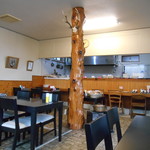 ラトリエ・ドゥ・キャ・イグレッキャ - カウンター席も有ります