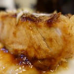 丸五 - 特ロース断面。ソースかかっちゃってますごめん。