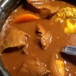 USHIHACHI - とろ厚切り牛タンシチューのアップ。タンがゴロゴロ