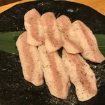 炭火焼肉 銘特屋 - トントロ