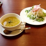 レストラン・ボンジュール - 野菜スープとサラダ
