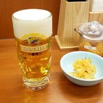 Tendon Tenya - 生ビール、漬物