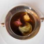 L'Arpége - Fines ravioles polageres multicolores bouillon fumant